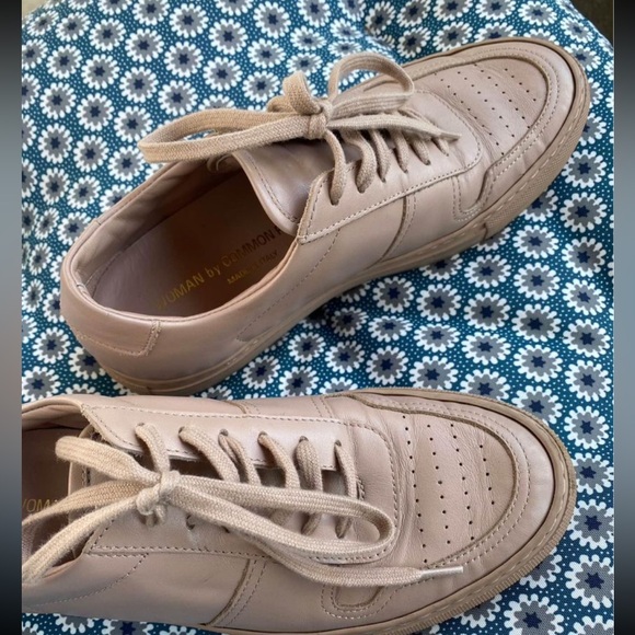 Size 37. Fits more like a US 7.5. Selling because too large. - Picture 5 of 9